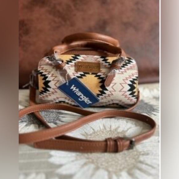 NEW WRANGLER SOUTHERN AZTEC CANVAS BARREL SATCHEL REMOVABLE CROSSBODY STRAP - Picture 3 of 16